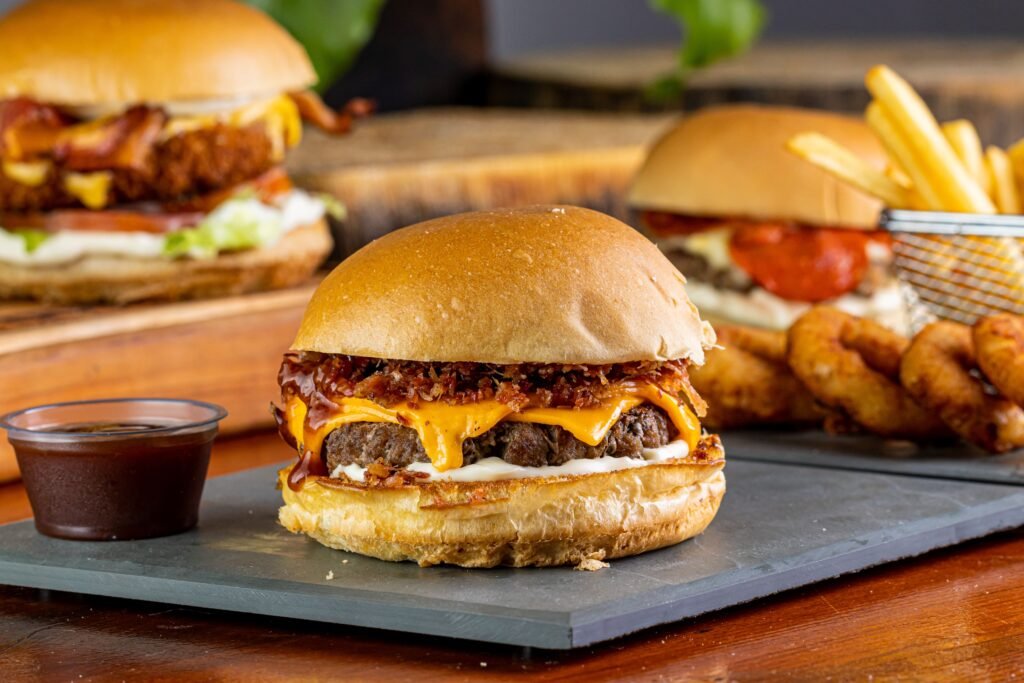 Hamburguesa gourmet fotografiada para la carta y el Instagram de un restaurante