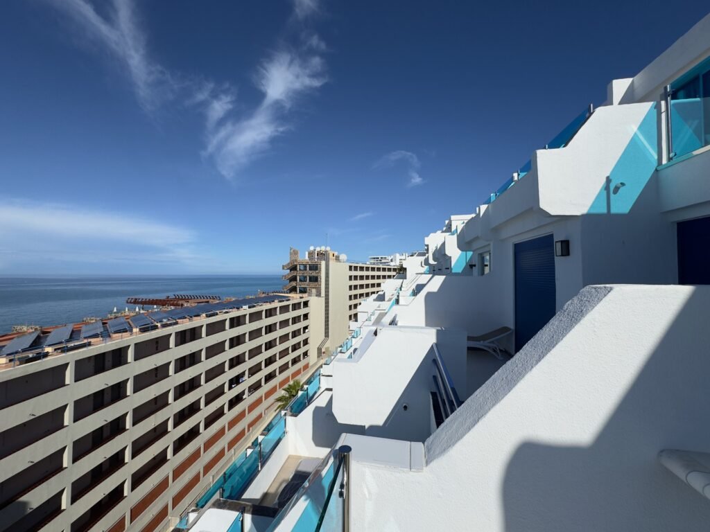 Apartamento moderno con vistas al mar en la Costa del Sol, fotografía inmobiliaria